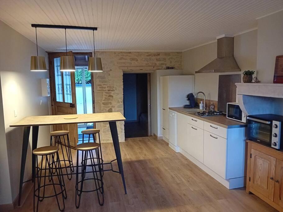 Petite Maison En Pierre Au Calme Avec Exterieur Montbellet Exterior photo